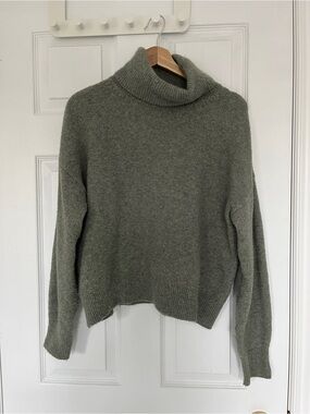 H&M Olive Green Turtleneck Sweater